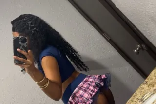 In Town Visiting Lets Have Some Fun 💦😘 - Image 2