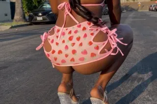 Strawberry dipped in choclate ... - Image 4