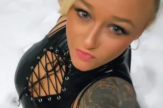 Well Im just a horny ol Milf who likes to be your Mommy and teach you how to please a lady then reward you for a job well done! ok... the cats out of the bag so who is ready to see Mommy🍼💦 - Image 7