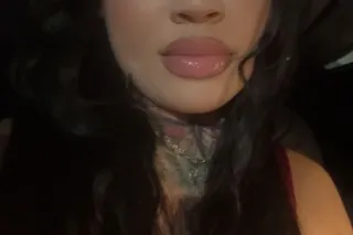 AVAIL!! ! super thick brunette... - Image 1