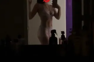 i meet w girls and guys😻Let me... - Image 2