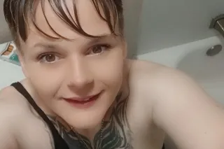 let me give you the best head you've ever had in your life while I'm looking you in the eyes as I go between Deepthroat and taking my tongue and tickling the sides of your dick driving you crazy while you're in my mouth - Image 12