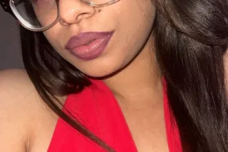 🥰 Light Skin Beauty 🥰 ONE OF A KIND 😜💦FUN IN THE RAIN 🌧 Available Now - Image 5