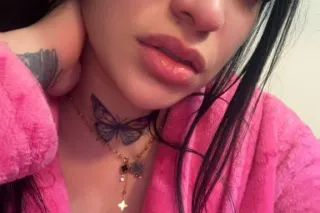 Chica sexy de visita en la ciu... - Image 2