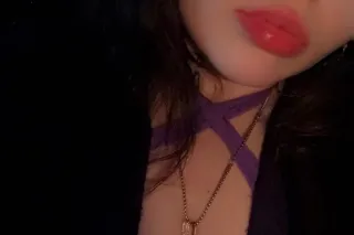 green eyes an soft vanilla Bea... - Image 2