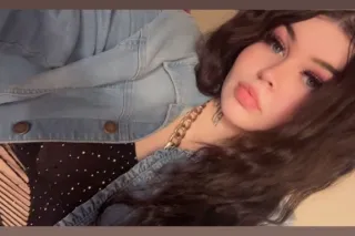 green eyes an soft vanilla Bea... - Image 3