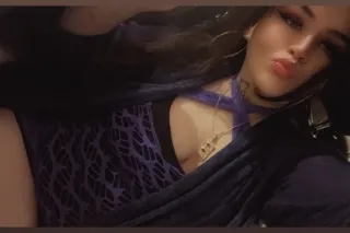 green eyes an soft vanilla Bea... - Image 4