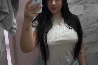 🍑🤤Elizabeth 🤤👅🍑Dripping wet colombiana come play - Image 1