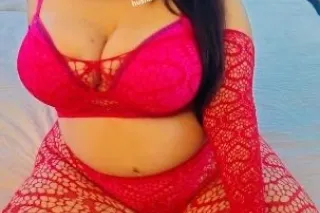 Upscale thick curvy Latina Mil... - Image 3