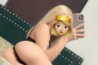 Beautifull Petite Model. OUTCA... - Image 2