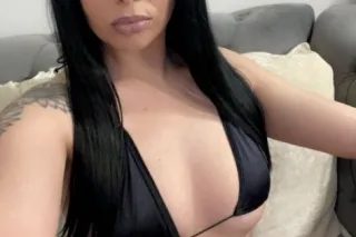 upscale bombshell 🦋 - 22 - Image 3