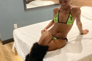 💋🤤 cum feel this tight wet pus... - Image 2