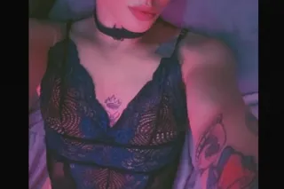 ᵀʰᵉ⇢ǫᴜᴇᴇɴ♕ɪs ʙᴀᴄᴋ, ᴀɴᴅ ɪᴍ feel... - Image 2