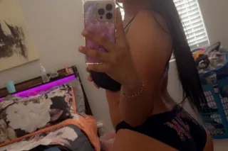 bombshell back intown come say hi baby💕🍑 - Image 2