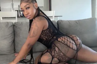 🤪 Lola B is here to suck and f... - Image 4