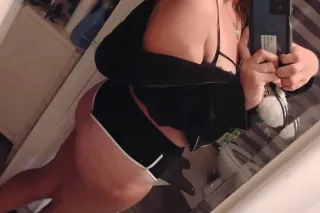 Thick thighs with Pretty eyes ... - Image 2