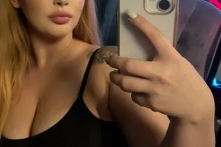 Sweet sexy blonde Baddie 😘😘 💞r... - Image 2