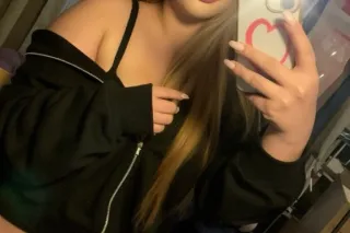 Sweet sexy blonde Baddie 😘😘 💞r... - Image 3