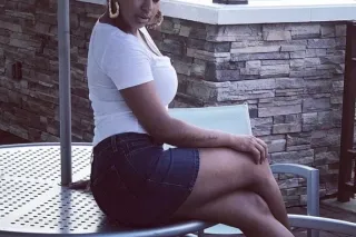 london party girl - 23 - Image 1