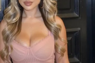 ❤❄❤BLONDE BOMBSHELL PARTY GIRL... - Image 1