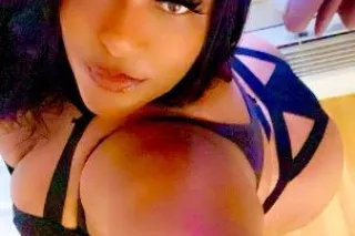 SEXY BUSTY BBW POLE DRAINER VISITING - Image 7