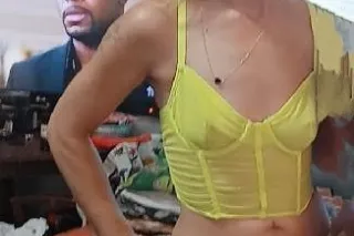 I'M SHORT & SWEET & LOOKING TO... - Image 4