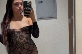 Soft lips, thick hips, zero se... - Image 1