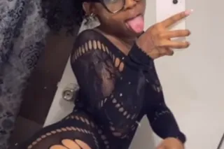 🧨In town your fav SEXY 4'11 healthy😉😏 chocolate bar🍫👅😋😜 - Image 5