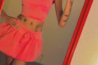 sexy and petite - 23 - Image 3