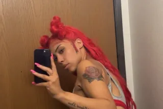 dangerously pretty with a touc... - Image 3