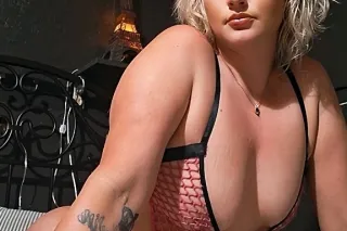 hottie with a body and she squ... - Image 2