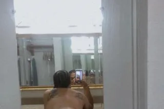 ILL HAVE YA TOES THROWING UP GANG SIGNS🤟🏾 - Image 6