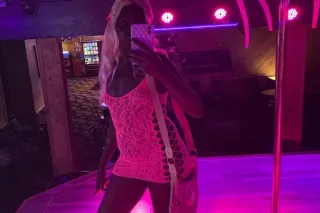 your Favorite Chocolate Squirter 💦 Nebraska Girl Here for a short time come see me 😍 - Image 5