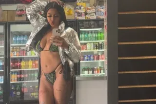 Sexy slim thick redbone😩🥰 BEST... - Image 2