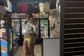 Sexy slim thick redbone😩🥰 BEST... - Image 4