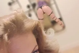 2 sexy chics ready to rock your world - Image 5