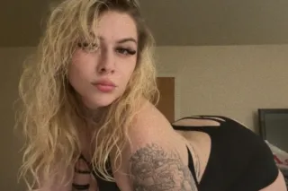 💣 BOMBSHELL SNOW BEAUTY 👸🏼 - 2... - Image 1