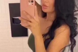 Looking 4 Sum face paint & My Throat & Pussy is ready for some FUN 🤩 - Image 6