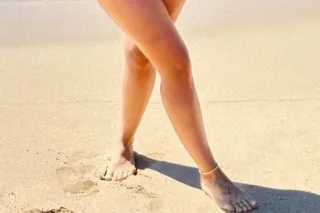 Curvy petite big booty Latina 😍 - Image 9