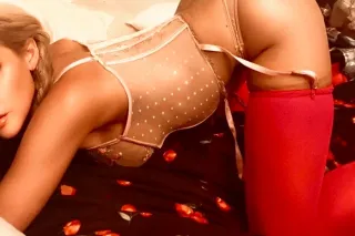 Happy Friday! This ho is all y... - Image 4