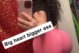 thick n juicy latina - Image 2