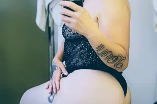 LiTtle wAisT.... BiG 🍑 bOtTY..... - Image 1