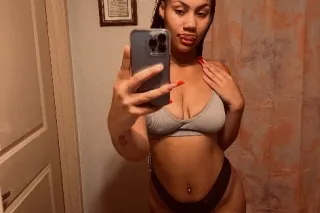 YOUR FAVORITE LIGHTSKIN IS BACK😘 - Image 3