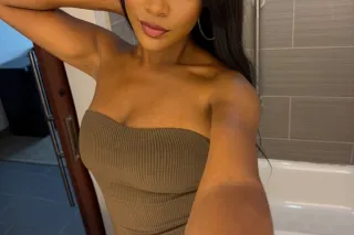 Hottie with a body Reviewed AN... - Image 4