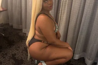 Curvaceous Cutie with a Big Bo... - Image 4