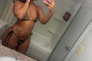 100$qv/hhr specials all day 💋 ... - Image 1