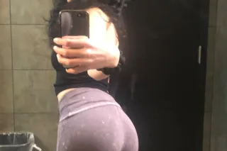 italian beauty new to the area... - Image 2