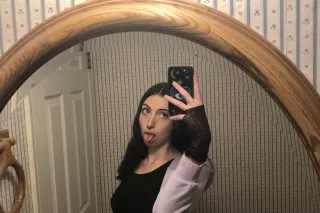 italian beauty new to the area 🦇🩷🕷 - Image 6