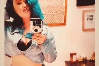 Short & Stacked Like Hotcakes ... - Image 4