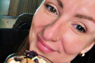 Sexi redheaded milf with a rou... - Image 3